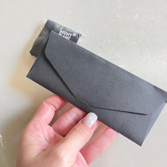 New with case MONTBLANC
61MM Pilot Sunglasses
YELLOW GREEN, One Size - Picture 13 of 17